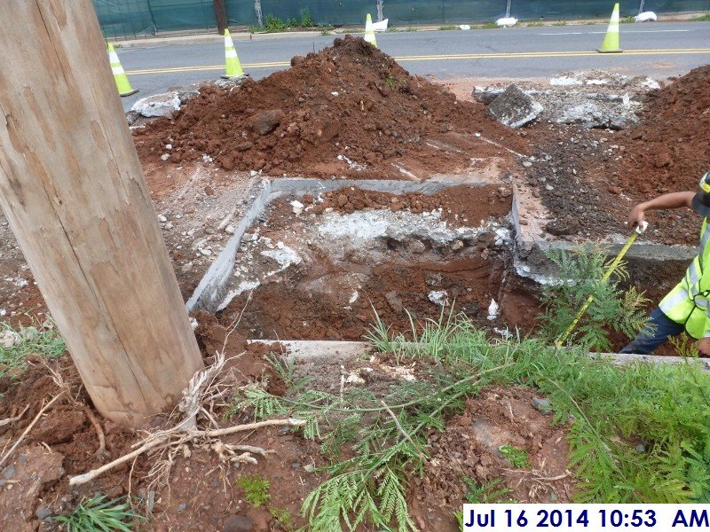Excavation for a manhole at Rahway Ave. Facing South side of the Court Building (800x600)